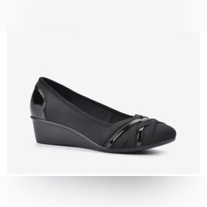 Cliffs by white mountain Bowie Wedge Pump. Size 8, new without tags